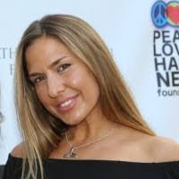 Deborah Bassett's Instagram, Twitter & Facebook