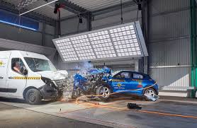 Kann mit pkw führerschein (klasse b) gefahren. Euro Ncap Test 2020 So Gefahrlich Sind Transporter Adac