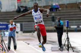 Pedro pablo pichardo es uno de los cinco atletas que han saltado más de 18 metros en su prueba. Pichardo Flies 17 94 In Triple In Havana Watch Athletics