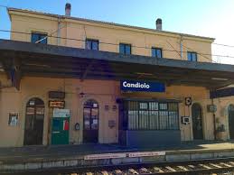 File:Stazione di Candiolo 04.jpg - Wikimedia Commons