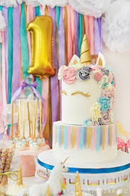 Ręcznie wytworzona foremka do wykrawania ciastek z kolekcji akcesoriów do pieczenia. Unicorn Party Wymarzone Urodziny Z Jednorozcem Partymika