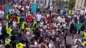 Inglaterra e italia se disponen a enfrentarse en la final de la eurocopa 2021.el desarollo de la competición y el calendario incialmente previsto hacen que inglaterra juegue el partido decisivo. Fj0y Fayu2aqom