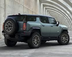 What's more, the gmc hummer will blaze a new trail when it becomes the first production vehicle to debut to a global audience on the streaming platform granted, twitch isn't the only place the gmc hummer's debut will be streamed on october 20; Hummer Ev Suv Vs Hummer Ev Pickup Specs And Price Comparison
