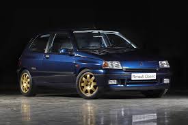 Retromobile 2020 Renault Avec 12 Anciennes En 2020 Renault Sport Renault Vehicule De Collection