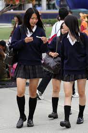 ボード 女子 高生 制服 のピン