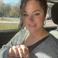 Diana Crossman's Instagram, Twitter & Facebook