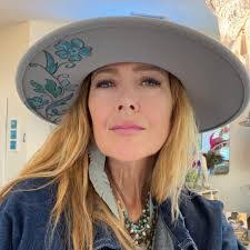 Chante Hodge's Instagram, Twitter & Facebook