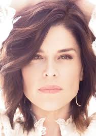 Fan Casting Neve Campbell as Olivia Queen\Green Arrow in DCEU gender-swap 