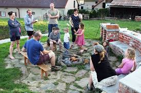 Podrobný přehled výtvarných technik a postupů, týdenní plány do mš, omalovánky, pracovní listy, dějiny umění, doporučená literatura pro učitele. Den Zeme Vyhrnme Si Rukavy Chaloupky