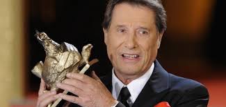 Preisverleihung: Horst Köhler bekommt die "Goldene Henne"