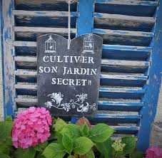 Ardoise Decorative Cultiver Son Jardin Secret Decorations Murales Par La Cage A Deco Cultiver Son Jardin Deco Jardin Decoration Jardin