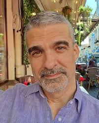 Hello friends, I'm new here. I'm Bradley Howard, from Houston, Texas . I'm  a widower. I'm here to connect with new friends and new partner. and would  genuinely love to be your