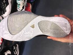 Giannis and his brothers attended the launch, signed basketballs, handed out greek food to nike+ members and fans, and chatted with young hopefuls sharing the same basketball dreams as the 'antetokounbros'. Nike Zoom Freak 1 Coming To America Bq5422 900 Release Info Sneakerfiles