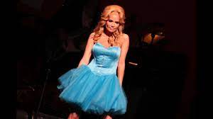 Wicked is a broadway musical with music and lyrics by stephen schwartz and the book by winnie holzman. Kristin Chenoweth Singing Popular From Wicked In Japanese Youtube