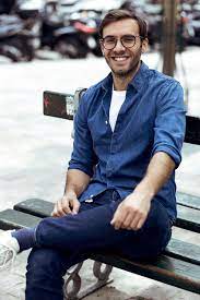 En général, la chemise en jean se porte avec un chino beige. La Chemise En Jean Pour Homme 5 Idees De Looks Pour Cet Ete