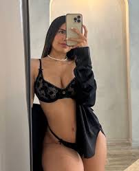 OnlyFans model Karina Guerrero Pakt uit met serieus hete bikini kiekjes! -  DailyBase.com
