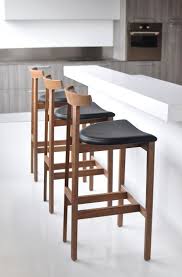 Beste Theke Hohe Barhocker Ideen Mit Weissem Leder Und In Der Kategorie Kuche Gepolsterter Rucken Zoll Holz Outdoor Bar Stools Bar Stool Chairs Wood Bar Stools