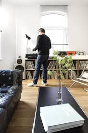 Homestory Zu Besuch Bei Bauhaus Liebhaber Nils Connox Bauhaus Mobel Bauhaus Haus