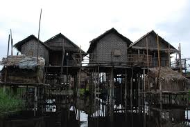 Nesso, bella vista lago, appartamento arredato e semindipendente in casa quadrifamiliare. Le Case Su Palafitte Del Lago Inle Il Fascino Dell Instabilita
