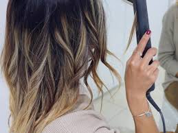 Comment faire une coiffure facile cheveux mi longs archzine fr. Coiffure Wavy Sur Cheveux Longs Et Mi Longs Avec Un Lisseur Samantha Load