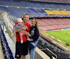 Tomáš souček (born 27 february 1995) is a czech footballer who plays as a central defensive midfielder for british club west ham united, and the czech republic national team. Nejdrazsi Hrac Ceske Ligy Tomas Soucek Se Ozenil Fotbalista Si Rekl Ano S Krasnou Natalii