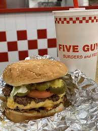 If You Ask Me Five Guys Beats Any Other Burger Joint Took This Photo Myself Weird Food Five Guy Burgers Yummy Food