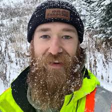 alison 父山 @fooloffatook ··· lotr where everything is the same same e merry  and pippin have a sniper rifle MEMES MORIA