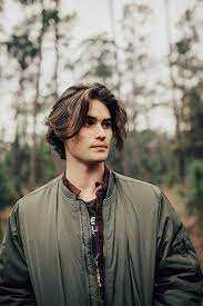 Chase stokes is an american actor who rose to fame after chase stokes was raised by his biological mother, jennifer canning, and it was she who loaned him. 19 Hair Ideas Thick Hair Styles The Pogues Haircuts For Men
