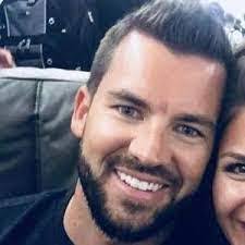 Chris Hollabaugh's Instagram, Twitter & Facebook