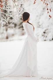 On pense bien évidemment, en premier lieu, aux sublimes robes à manches longues en dentelle ou en matière plus. Mariage D Hiver Les Plus Belles Robes De Mariee De Pinterest