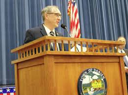 Democrat to challenge incumbent for first selectman spot