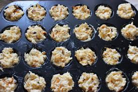 Alle eier der länge nach halbieren. Zwiebelkuchen To Go Evchenkocht