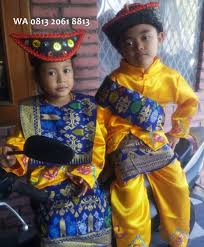 Menurut beberapa penelitian dan kajiannya, wilayah ini terdapat delapan jenis senjata tradisional yang memiliki ciri khasnya tersendiri. Jual Baju Adat Anak Couple Kostum Daerah Ntt Nusa Tenggara Timur Kota Bandung Bajuadatanak Kesumadewi Tokopedia
