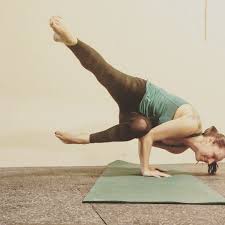 Best Yoga Pants For Women For 2020 Parsva Bakasana Side Crow Best Yoga Yoga Pants For Women