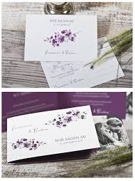 Romantische Einladung Zur Hochzeit Mit Blumenranke In Lila Hochzeitskarten Karte Hochzeit Einladungen Hochzeit