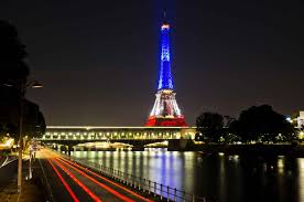 Des millions d'images png, de fichiers psd, ai et eps libres de haute qualité sont disponibles. 24 Heures En Images Tour Eiffel Drapeau Francais Paysages Du Monde
