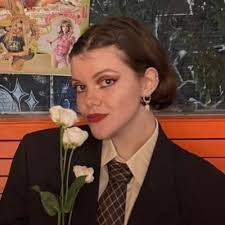 Linda Blacker's Instagram, Twitter & Facebook