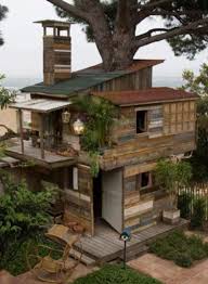 Re Use It Peter Pan Style House Maison Dans Les Arbres Cabane Dans Les Arbres Maison Bois