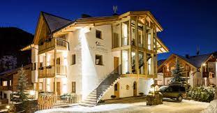 Indirizzo, telefono, foto, disponibilità e prezzi a partire da 21€. Apartments Garni Villa Gardena Selva Val Gardena Dolomiti