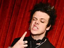 NYPD forced to shut down Times Square after rapper Yungblud tweets his  location and HUNDREDS of fans turn up