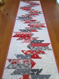 46 Amazing Christmas Quilts Table Runner Ideas Quilted Table Runners Christmas Quilted Table Runners Patterns Quilted Table Runners