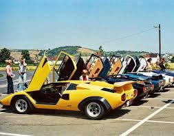 It is one of the many exotic designs developed by italian design house bertone. Raging Bulls In Cali 1991 R Oldschoolcool Old School Cool Know Your Meme