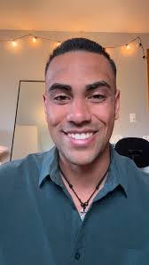 Thank you so much to @suffolk_u and the Gold Council for naming me a  Suffolk 10 Under 10 Honoree! I wouldn't be in the @nba with the @spurs  without the work I