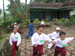 We provide version 1.0.0, the latest version that has been optimized for different devices. Galeri Mi Alam Luqman Al Hakim Batu