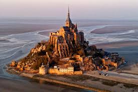 El apocalipsis turístico de la abadía del Monte Saint Michel: "Es una torre  de Babel" | Historias