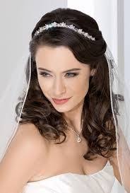 Plus pictures of hair down wedding hairstyles with long trains for inspiration! Medium Length Wedding Hairstyles With Veil And Headpiece Addicfashion