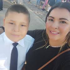 🌸 ¡Celebremos a mamá juntos! 🌸 ¿Quieres tener la oportunidad de ganar  $5,000 MN para consentir a mamá en su día especial? ¡Es fácil! Todo lo que  tienes que hacer es seguir