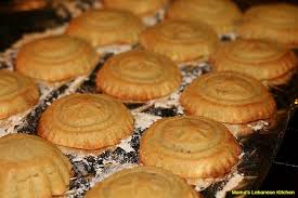 Maamoul Cookies With Pistachio And Walnuts Recipe Mamoul Bi Joz W Fustuk Recipe Walnut Recipes Food Maamoul Recipe