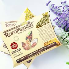 Assalamualaikum friends kali ini aku bakal share review aku menggunakan red jelly dari roro mendut hasilnya di aku super. Review Roro Mendut Masker Rempah Hitam Whitening Tampil Cantik