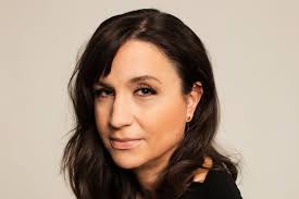Anna hedenmo intervjuar programledaren och komikern petra mede. Petra Mede Narvarar I Varje Ord Sin Sjalvbiografi